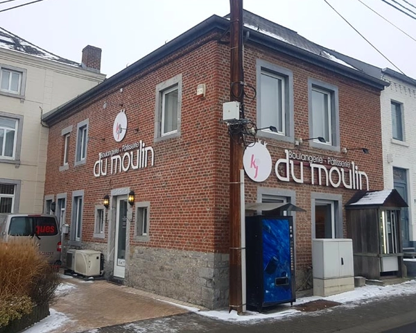La devanture de la boulangerie de Somzée, Grand'Rue